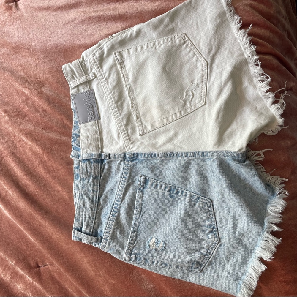 BERSKA JEANS SHORTS SIZE SMALL